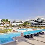 Luxury Complex Beachfront Apartment, Infinity Pool, Sauna, Gym And Large Terrace Lejlighed