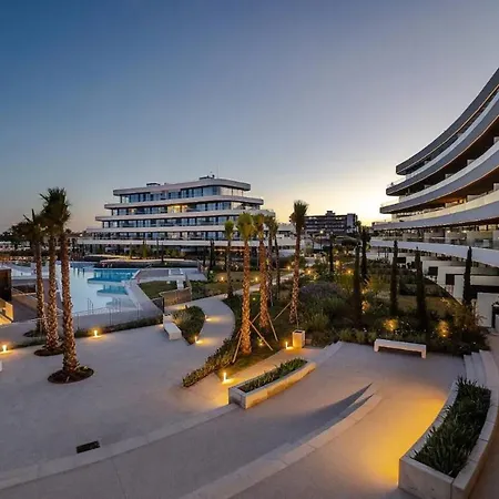 Luxury Complex Beachfront Apartment, Infinity Pool, Sauna, Gym And Large Terrace Lejlighed Torremolinos