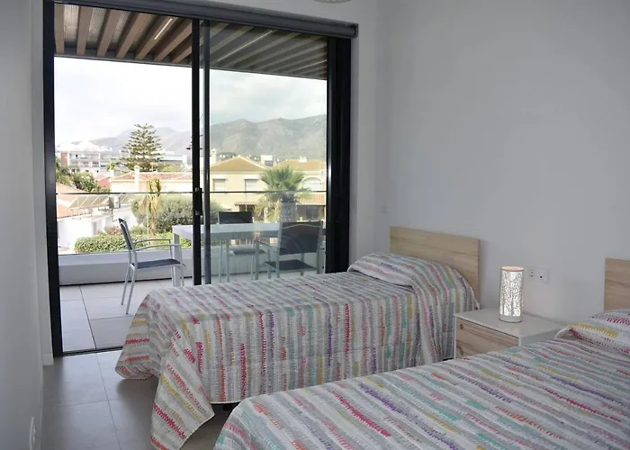 Luxury Complex Beachfront Apartment, Infinity Pool, Sauna, Gym And Large Terrace דירה