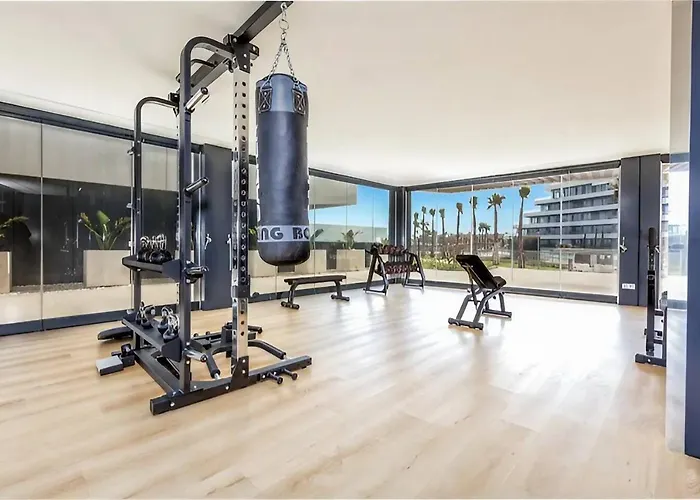 Luxury Complex Beachfront Apartment, Infinity Pool, Sauna, Gym And Large Terrace *