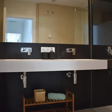 Apartamento Luxury Complex Beachfront Apartment, Infinity Pool, Sauna, Gym And Large Terrace *