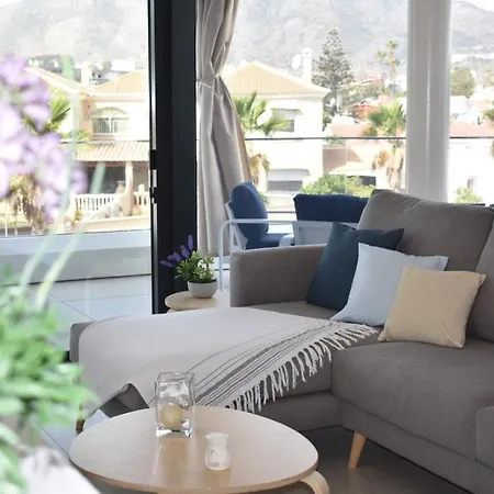 Luxury Complex Beachfront Apartment, Infinity Pool, Sauna, Gym And Large Terrace *