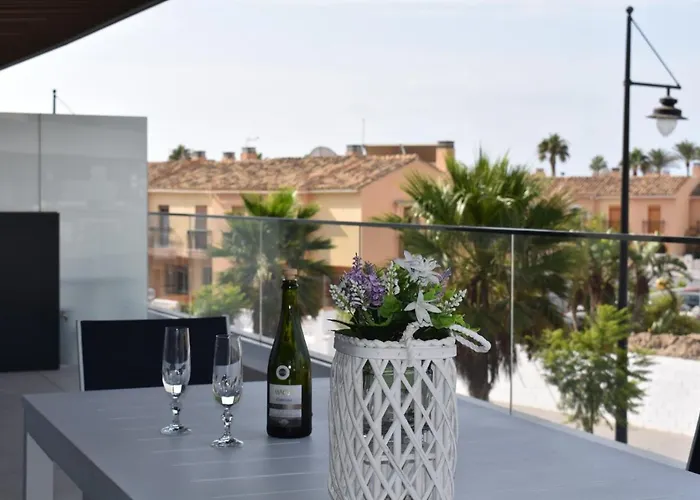 Luxury Complex Beachfront Apartment, Infinity Pool, Sauna, Gym And Large Terrace Apartament