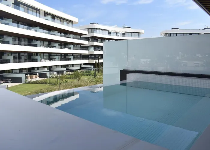 Luxury Complex Beachfront Apartment, Infinity Pool, Sauna, Gym And Large Terrace Apartment