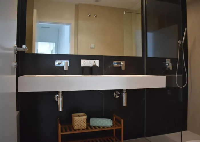 Apartament Luxury Complex Beachfront Apartment, Infinity Pool, Sauna, Gym And Large Terrace *