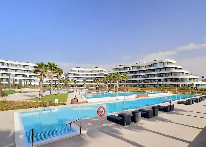 Luxury Complex Beachfront Apartment, Infinity Pool, Sauna, Gym And Large Terrace Apartament