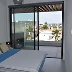 Lägenhet Luxury Complex Beachfront Apartment, Infinity Pool, Sauna, Gym And Large Terrace Torremolinos