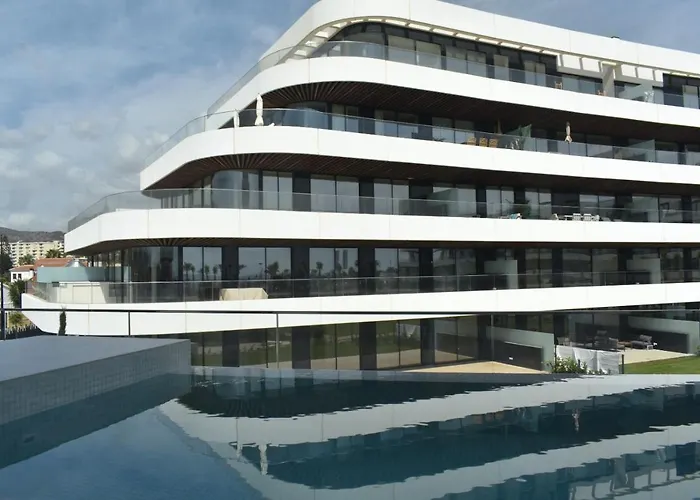 Luxury Complex Beachfront Apartment, Infinity Pool, Sauna, Gym And Large Terrace